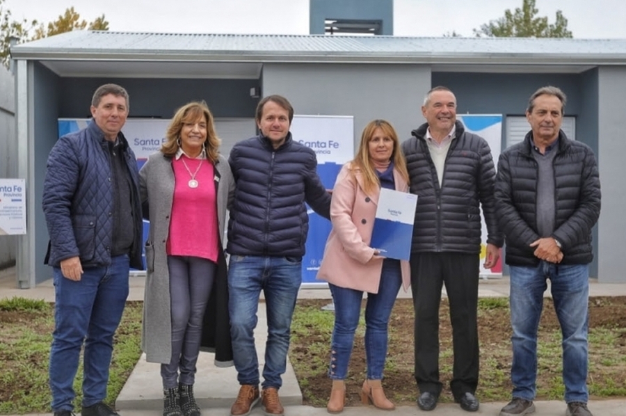 Frana encabezó la entrega de nuevas viviendas en el departamento Las Colonias