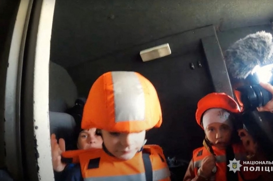 Ucrania evacúa más de 120 niños de zonas ocupadas por Rusia para salvarlos de los ataques