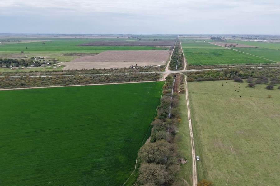 Tras 30 años sin mantenimientos, la Provincia comenzó con la limpieza del Canal Aguiar en Recreo