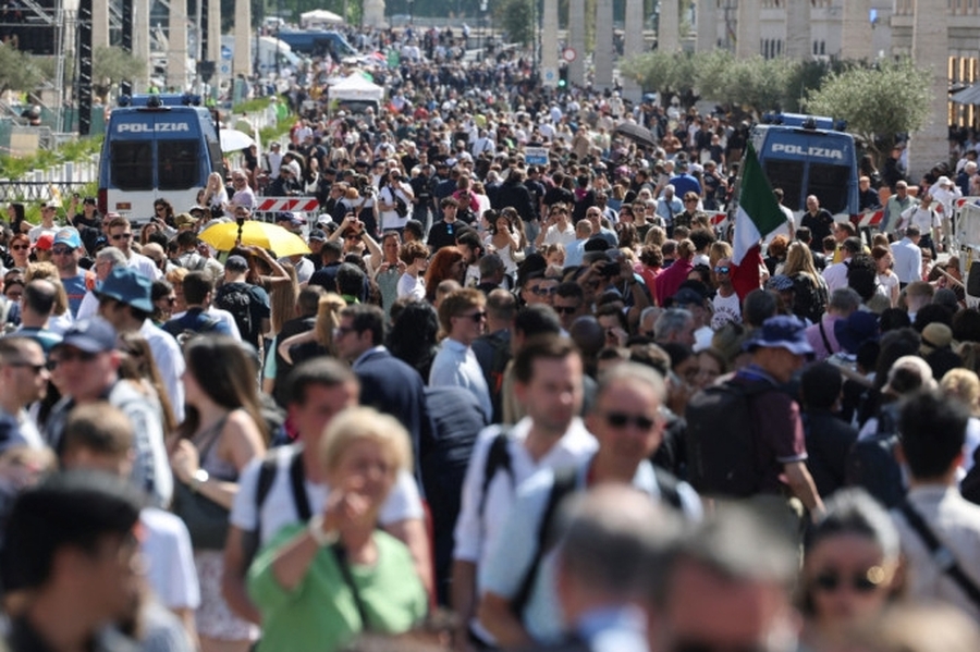 Despedida del papa Francisco: miles de files dicen presentes en la Plaza de San Pedro