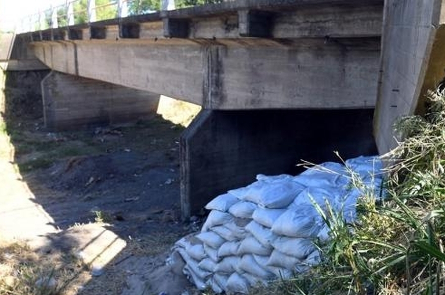 Reparan el hundimiento en el puente de ingreso a Colastiné Sur
