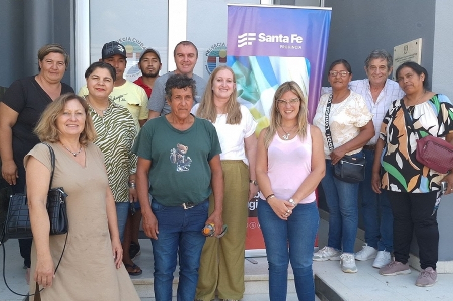 Provincia entregó aportes a emprendedores de Helvecia y Santa Rosa de Calchines