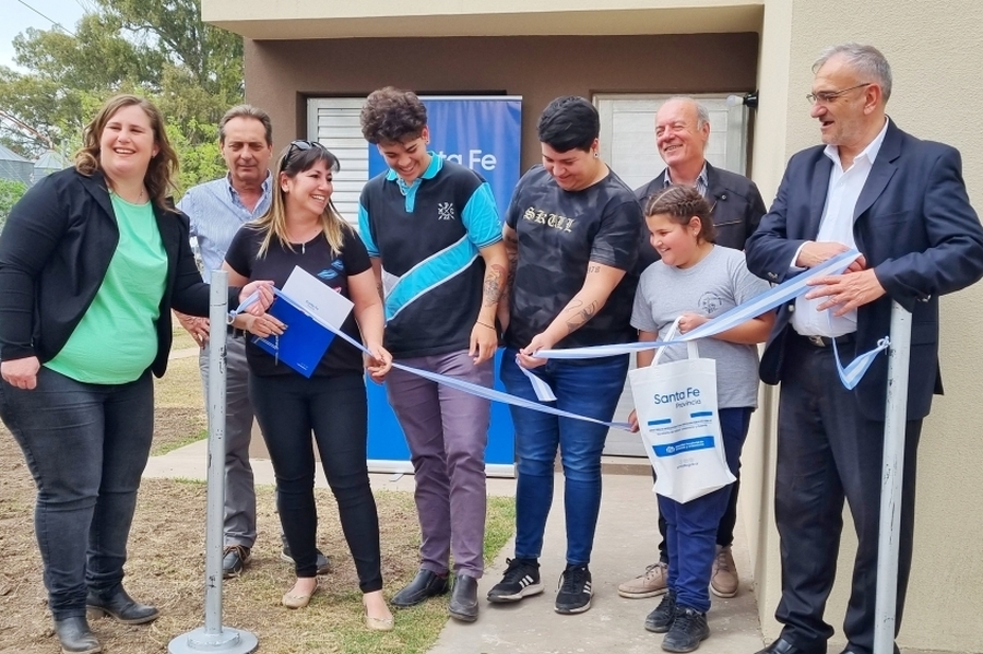 Calvo presente en la inauguración de 6 viviendas en Zenón Pereyra