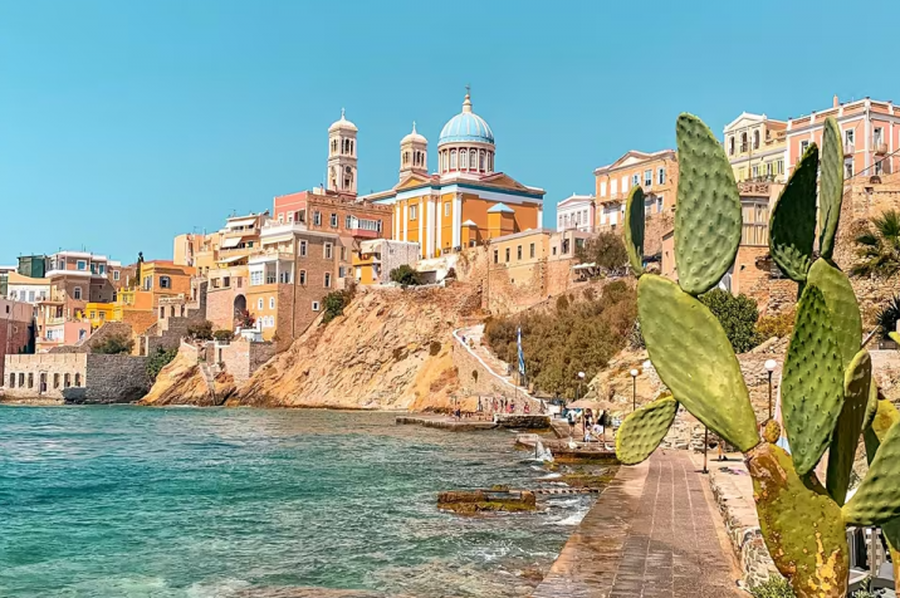 Buscan voluntarios para vivir en una isla de Grecia a cambio de cuidar gatos