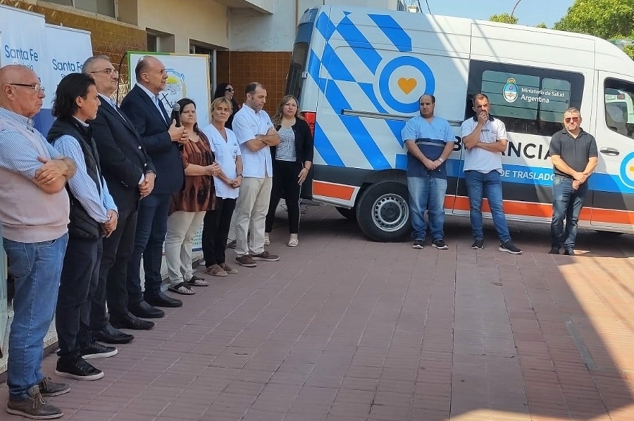 Calvo entregó una ambulancia en María Juana