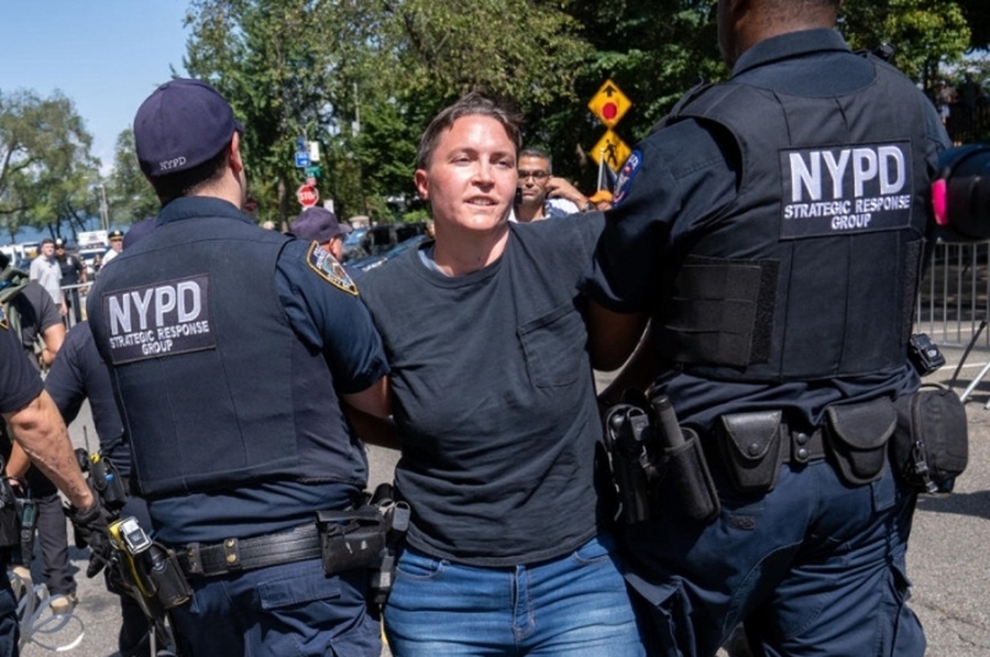 Crisis migratoria en Estados Unidos: masiva manifestación y protesta frente a la mansión del alcalde de Nueva York
