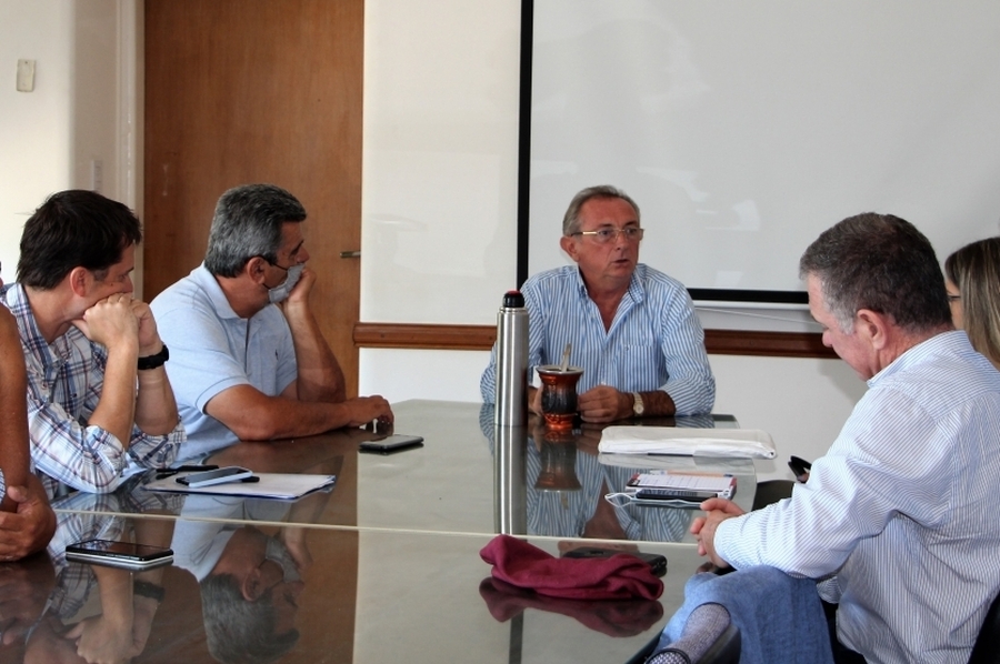 Costamagna recibió a cabañeros de ganado bovino para avanzar en una agenda de trabajo para el sector