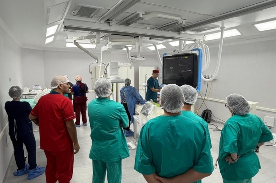 Cardiopatías congénitas: el Hospital Alassia concretó con éxito las dos primeras intervenciones con el nuevo angiógrafo