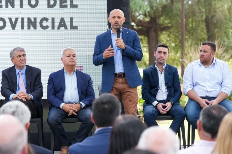 Laguna Paiva: el Gobierno Provincial entregó la escritura de un predio ferroviario para el desarrollo del nuevo Parque Industrial