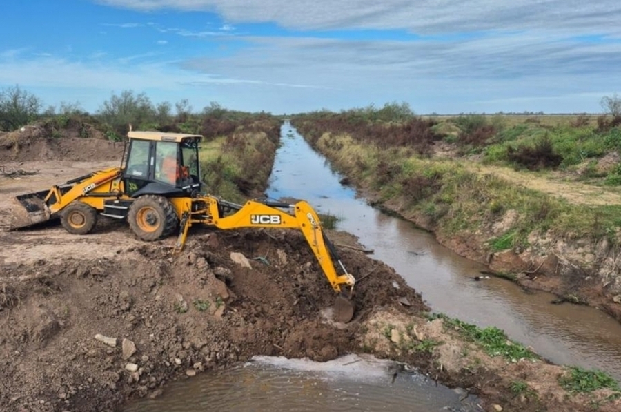 Licitan obras de limpieza de canales troncales en el departamento San Justo