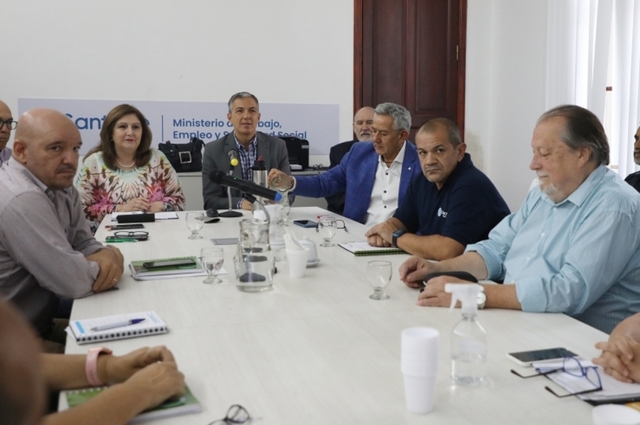 La provincia se reunió con representantes de gremios de la administración central y sindicatos docentes