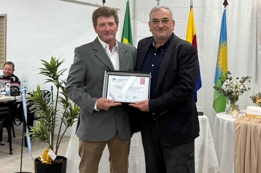 Calvo entregó la Declaración de Interés del 140 aniversario de Colonia Mauá