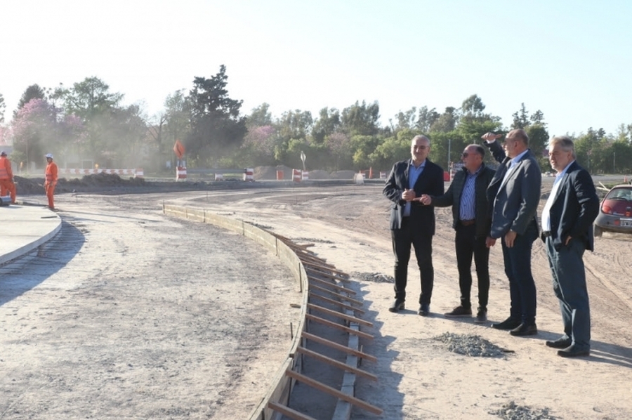 Perotti supervisó los trabajos que se realizan en la rotonda de ingreso a Sunchales