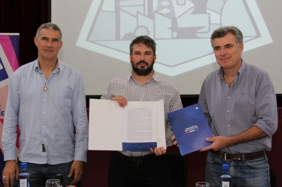 Entrega de aportes por más de 43 millones de pesos a comunas de los departamentos La Capital y San Justo