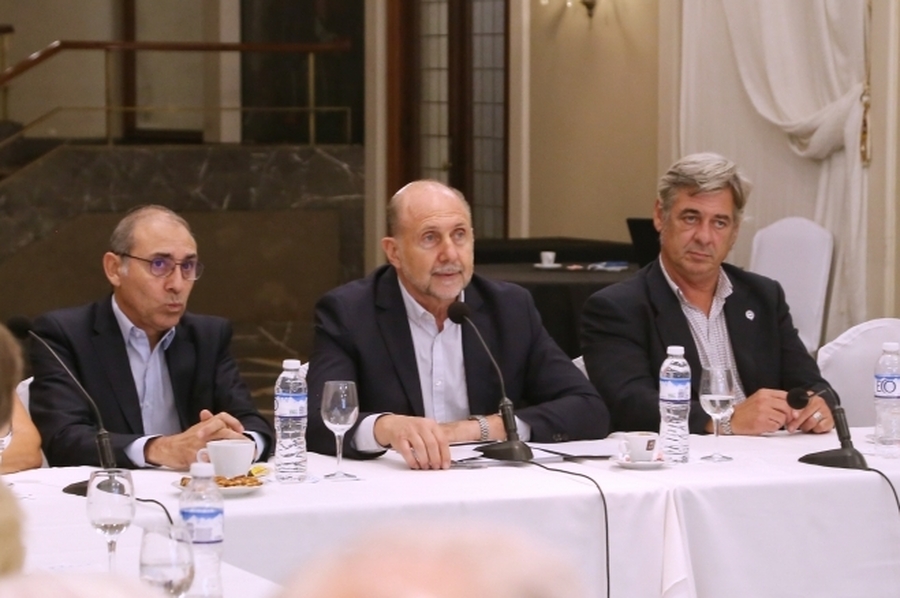 Perotti se reunió en Rosario con autoridades y representantes del sector agropecuario