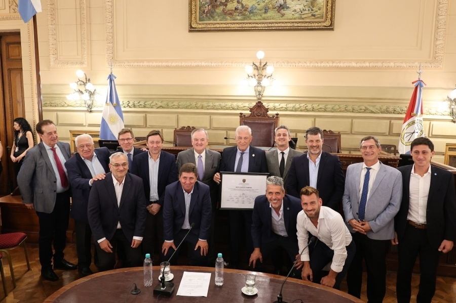 El Senado homenajeó al campeón del mundo Nery Alberto Pumpido