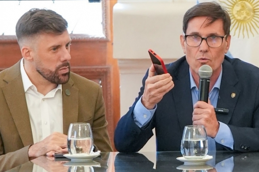 Santa Fe establece pautas para el uso de celulares en las escuelas y limita su utilización durante la jornada escolar