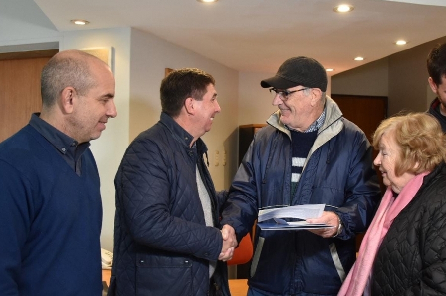 Pirola entregó aportes a entidades culturales, deportivas y escuelas de Esperanza