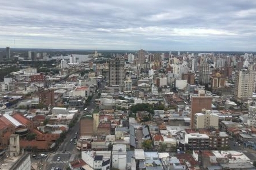Con fuerte viento del sur, llegó un poco de alivio a la región