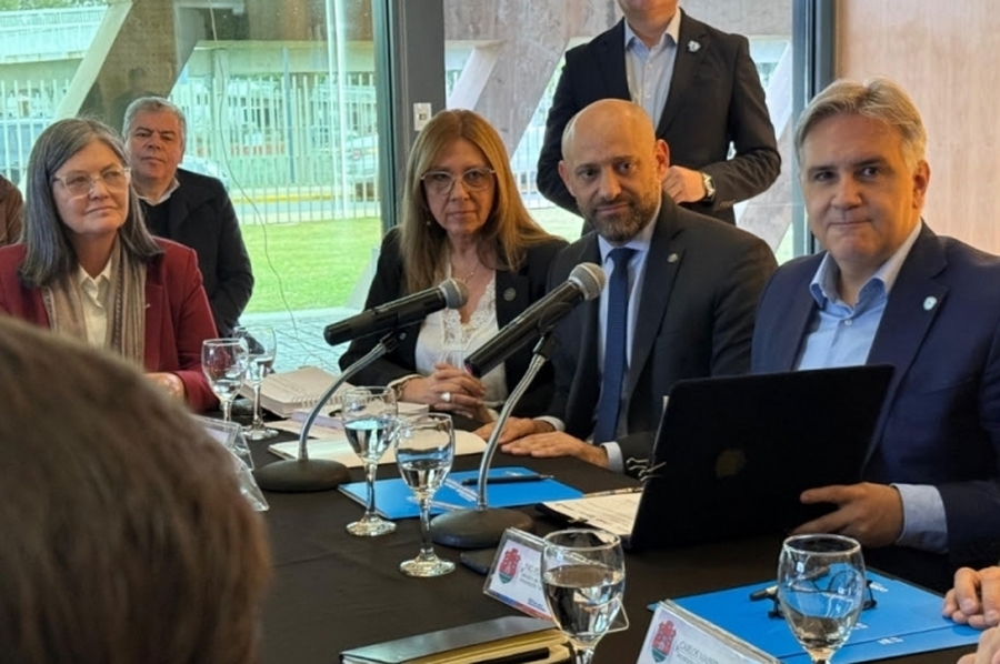 En una jornada inédita, Santa Fe mostró sus puertos a Córdoba para atraer clientes y consolidarse como polo exportador