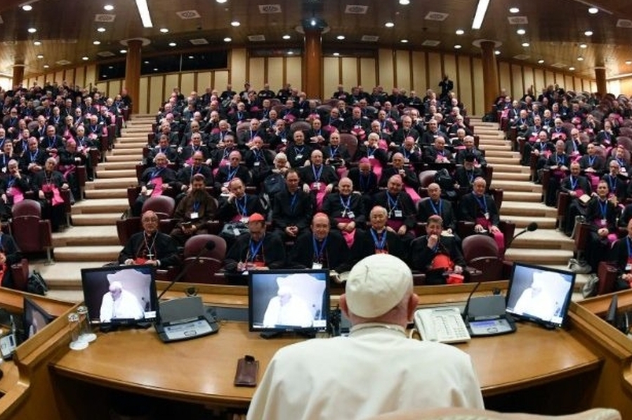 Francisco animó a los obispos italianos a no abandonar nunca la caridad
