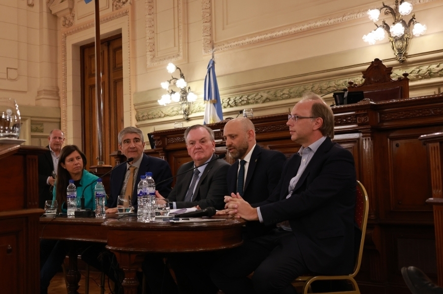 Reunión en el Senado por el financiamiento del Proyecto Mejora Energética para Edificios Sostenibles e Inclusivos