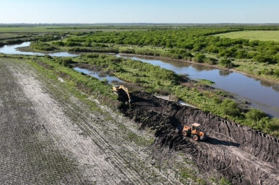 El Gobierno Provincial intervino una obra clandestina que impedía el escurrimiento natural de un arroyo en Marcelino Escalada