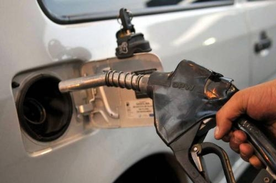 Con los precios pisados hasta marzo, estacioneros advierten que podría faltar combustible en las próximas semanas