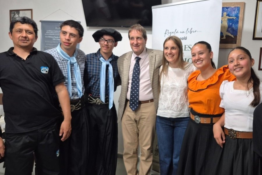Con un gran marco de público se presentó el libro 