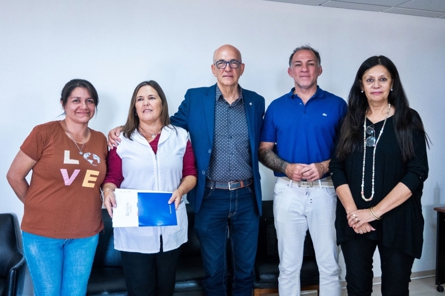 El ministerio de Educación continúa con la entrega de aportes para establecimientos educativos de todo el territorio