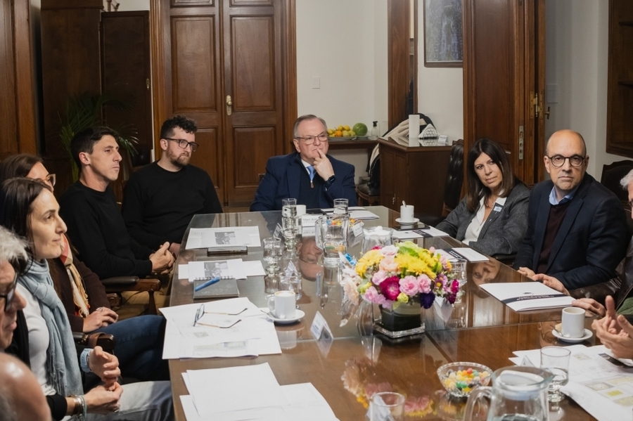 Legislatura avanzará con concurso de ideas para poner en valor la Plaza Italia