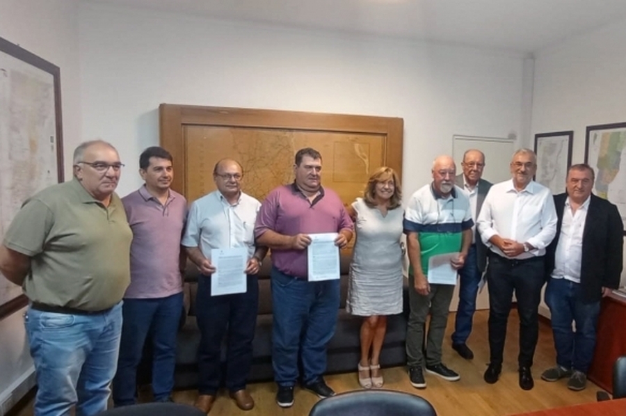 Calvo participó de la firma de convenios para la realización de obras hídricas en el departamento Castellanos