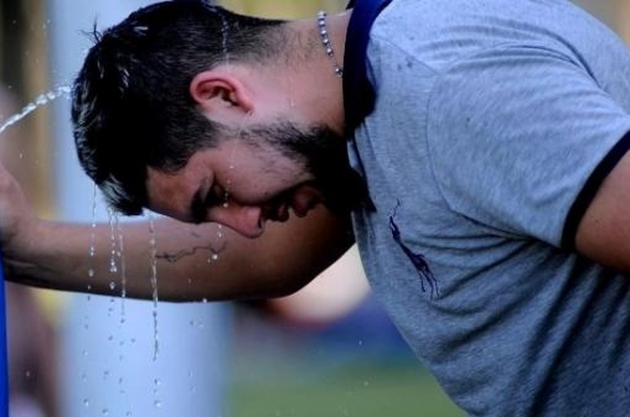Rige un alerta amarillo por calor en la zona centro del país