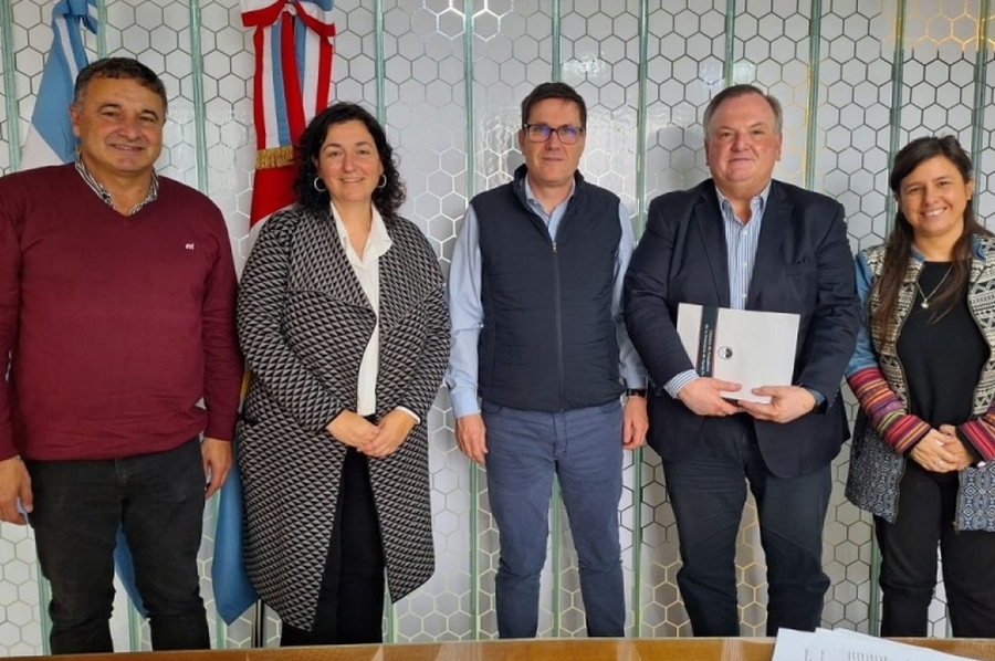 El ministro de Educación José Goity confirmó la construcción de 11 aulas en el Dpto. San Cristóbal