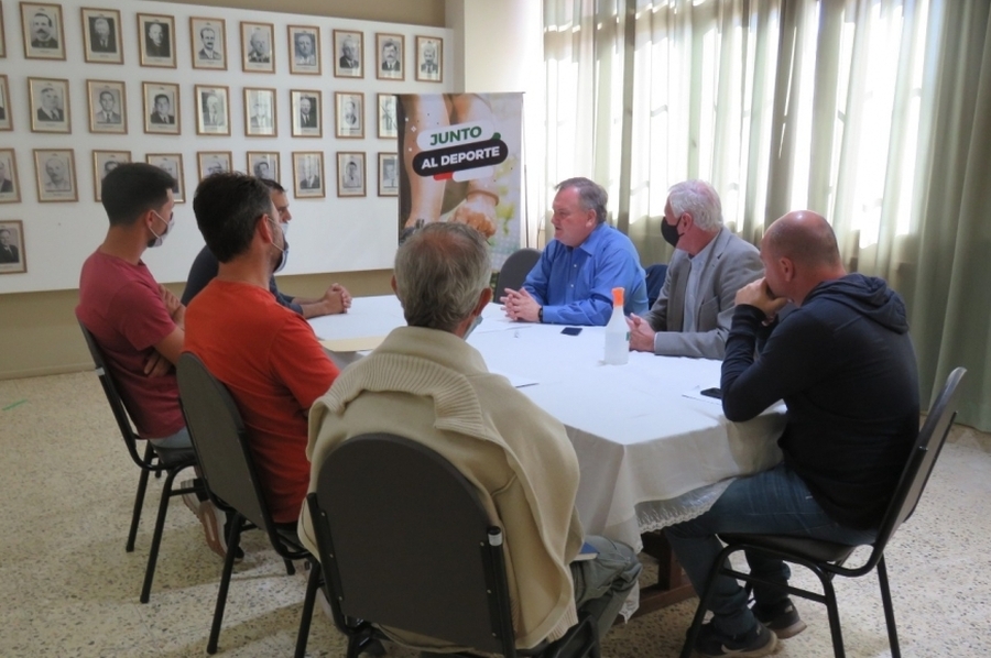 Michlig mantuvo reuniones con instituciones y entregó aportes a los clubes Juniors y Sportivo de Suardi