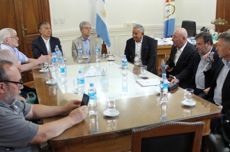 La provincia oficializó su propuesta salarial a gremios de la administración central y docentes