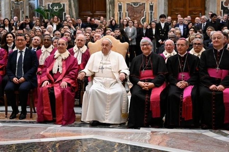 El Papa instó a la Rota Romana a purificar las relaciones interpersonales