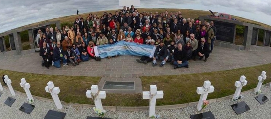 Después de 37 años, la bandera argentina volvió a flamear en Malvinas