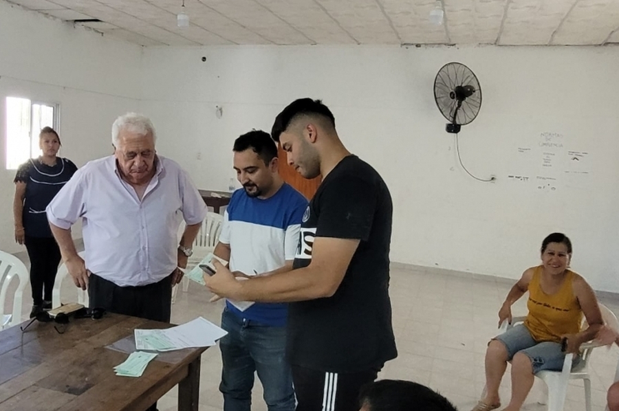 Sosa entregó aportes y puso en marcha en banco solidario en Fortín Olmos