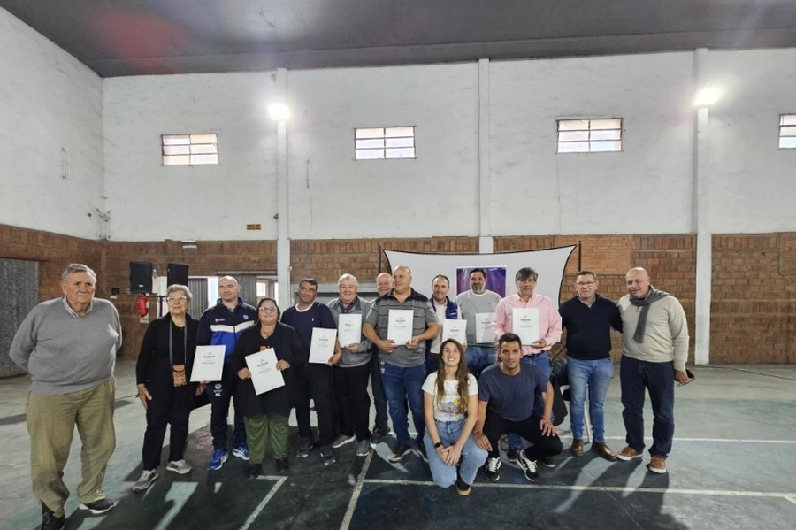 Borla encabezó acto de firmas de convenios para aportes a clubes del departamento San Justo