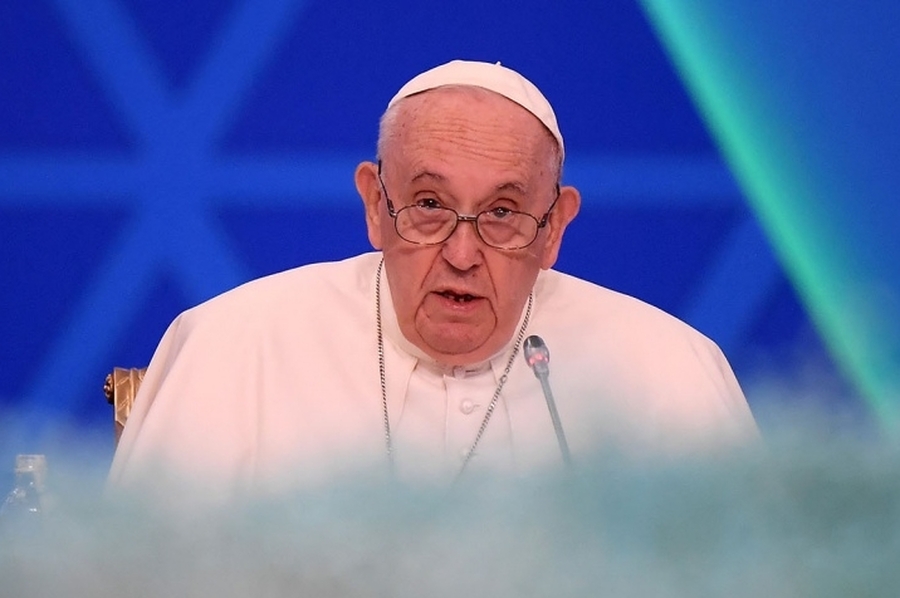 Para el Papa Francisco, la economía basada en el consumismo 