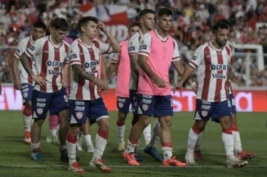 En una noche ineficaz hasta el arquero erró un gol