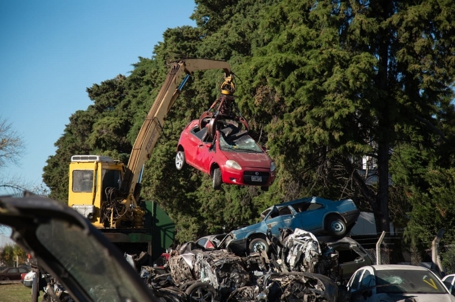 Provincia compactó 12.295 vehículos abandonados en 7 meses