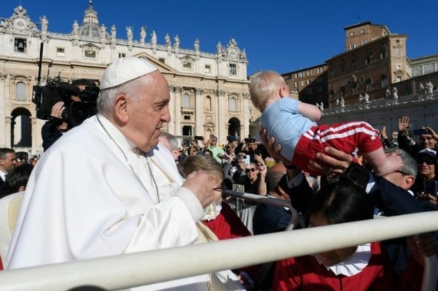 Papa: En los monasterios está la fuerza que lleva adelante la misión