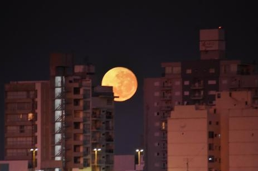¡Lo hizo de nuevo!: las impactantes imágenes de la superluna azul 