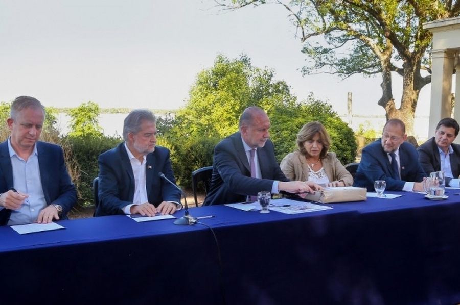 Perotti encabezó la apertura de ofertas para la ampliación del Acueducto Gran Rosario, ramales Funes e Ibarlucea