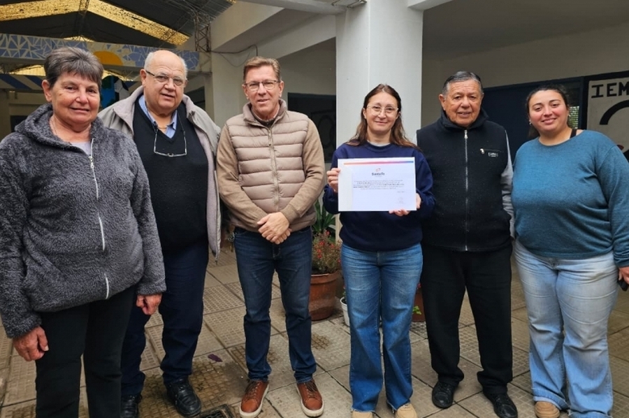 Borla entregó más de 40 millones en 3 escuelas del departamento San Justo