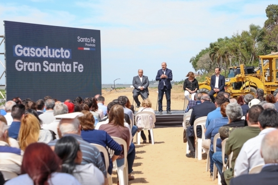 Perotti presenció el inicio de los trabajos en del gasoducto Gran Santa Fe