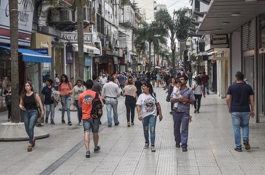 ¿Llega el horario corrido al comercio santafesino? Actualmente un empleado gasta alrededor de $67.000 mensuales si se mueve en colectivo
