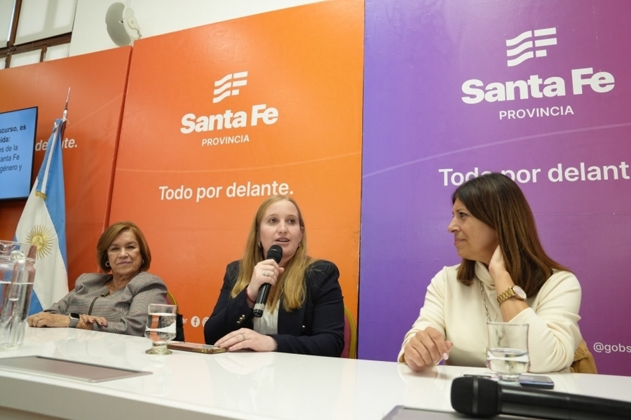 Provincia firmó convenios para fortalecer el trabajo de municipios y comunas contra la violencia de género